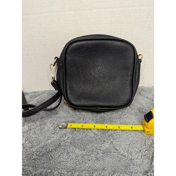 Urban Expressions Sylvester Crossbody-- Faux Fur Front Black MSRP 70 - Picture 4 of 10